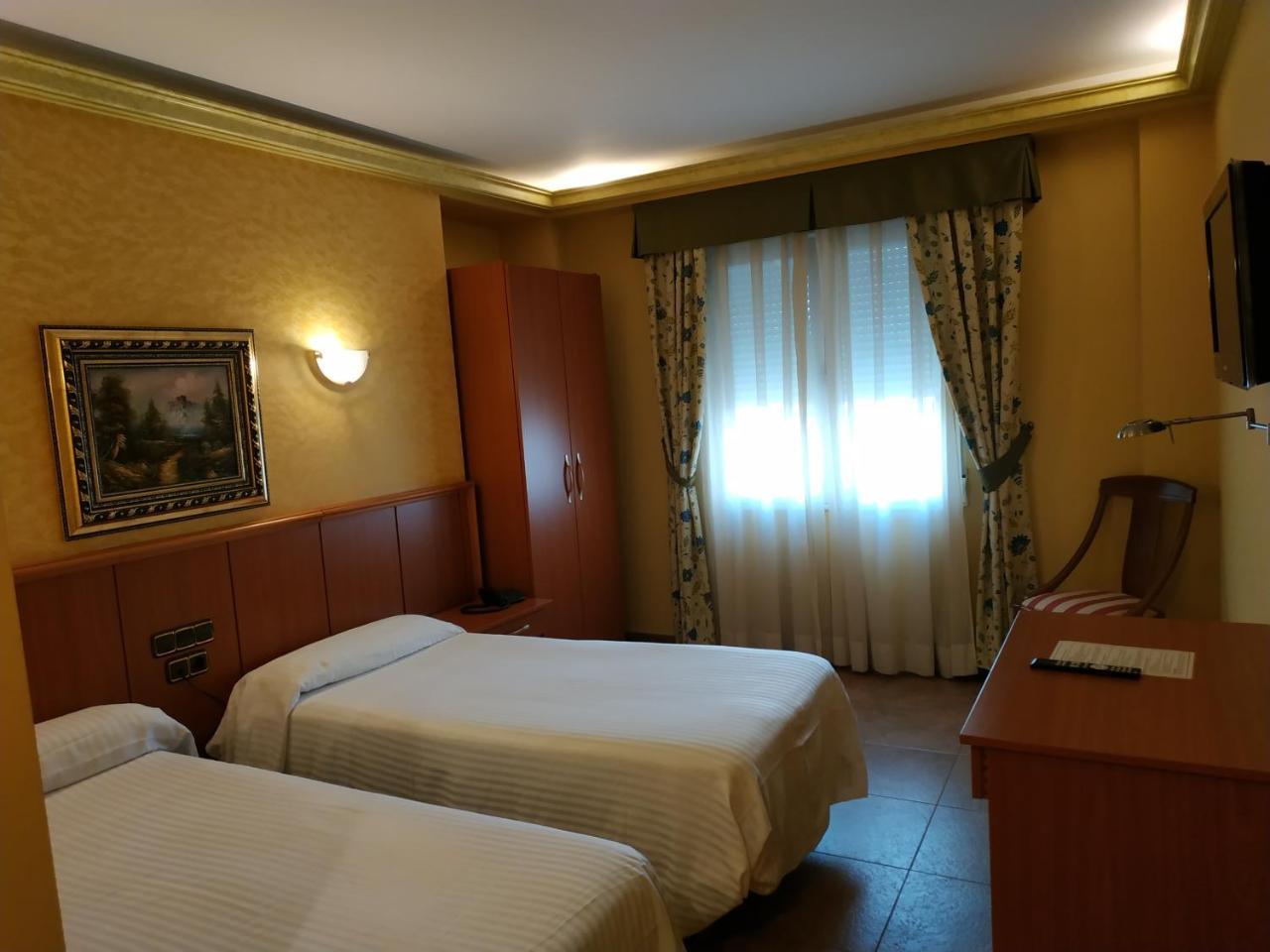 Hotel Real De Castilla Tordesillas Exterior photo